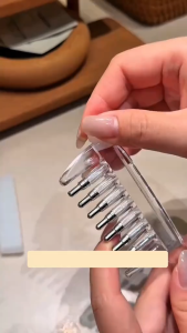 Lược Thoa Dầu 7 Đầu Lăn Bi Kim Loại Có Bình 10ml – Dụng Cụ Massage Da Đầu Thoa Tinh Dầu Serum