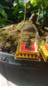 หลวงปู่ทวดครอบแก้วอะคริลิค ขึ้นหิ้งตั้งหน้ารถพร้อมชุดบูชา หลวงปู่ทวด 1 องค์+ฐานรอง+ครอบแก้ว+ผ้ายันต์+ธูป