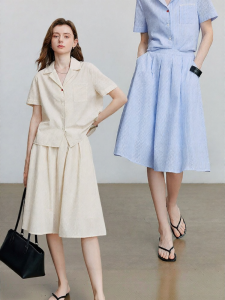 Toyouth | Bộ Áo Sơ Mi Tay Ngắn Chất Cotton và Chân Váy Xếp Ly cho Nữ