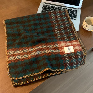 ผ้าพันคอไหมสีแดงลายสก็อตสไตล์เกาหลีฤดูหนาว ผ้าคลุมไหล่ ผ้าคลุมคอ ผ้าพันคอแบบหนา ผ้าไหม ผ้าโพลีเอสเตอร์ ผ้าฝ้าย ผ้าโพลีเอสเตอร์