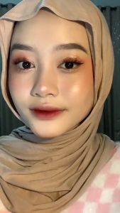 Eyeshadow Pensil 2 In 1 Plus Brush Matte Glitter Perona Mata Berkilau 6 Warna Kualitas XX119