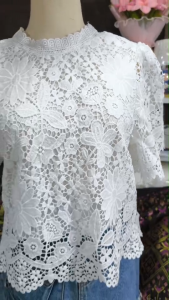 TUM BANGKRAUY เสื้อลูกไม้สีขาว เสื้อขาวใส่งานบวช ใส่ทำบุญ ใส่ไปวัด Freesize อก 42 ยาว 25 นิ้ว No.9895 ส่งฟรี มีบริการเก็บเงินปลายทาง