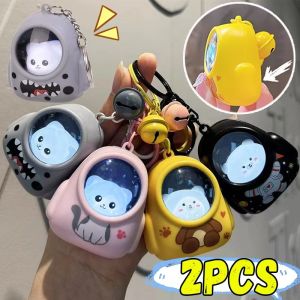 2pcs phim hoạt hình Spaceman ánh sáng phát sáng Keychain Ba Lô Mini Đèn Pin Mặt dây chuyền Dễ thương Gấu phi hành gia không gian chìa khóa đôi chuỗi treo