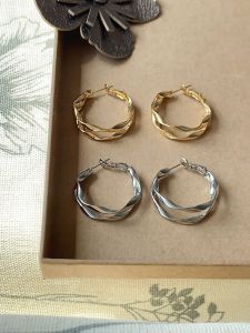 Double Layer Curved Minimalist Elegance Sunglasses SUNNYZOO Cold Tone Style Fashionable Womens Ear Jewelry Geometric Pattern