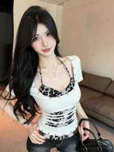 GUZILIAN | Spicy Sweet Two-tone Design Slim Fit Crop Top Tee