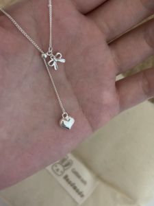 สร้อยคอหัวใจรุ่นใหม่ปี 2025 สำหรับผู้หญิง เครื่องประดับแฟชั่นสุดหรูหรา โซ่กระดูกไหปลาร้า จี้รูปผีเสื้อ โซ่ห้อยคอแบบยืดหยุ่น