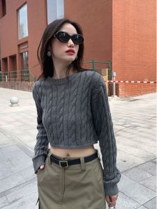 เสื้อสเวตเตอร์ถักสีเทาแขนยาวแบบสวมหัวสไตล์เกาหลีสำหรับผู้หญิงในช่วงต้นฤดูใบไม้ผลิ 2024 เสื้อไหมพรมสั้นเปิดหน้าท้องแบบเรียบง่ายและสบาย