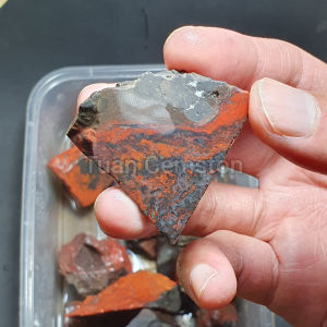 Batu Bongkahan Badar Besi Merah cabe Unik