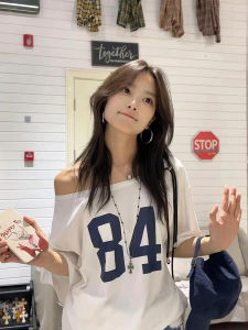 Sweet Spicy Girl Letter Print Asymmetrical Shoulder Short Sleeve T-Shirt Women Summer New Loose Versatile White Top