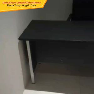 meja tulis meja kerja meja belajar meja staff 1/2 biro kaki besi bravo