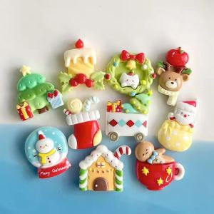 แม่เหล็กติดตู้เย็นลายคริสต์มาส 10 ชิ้น น่ารัก รูปตุ๊กตาหิมะ บ้านขนมปังขิง ต้นคริสต์มาส ถุงเท้าคริสต์มาส ของตกแต่งเรซิ่น สติ๊กเกอร์