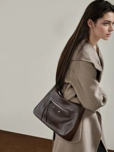 BeeGreen Women High Quality Soft Genuine Leather Shoulder Bag Minimalist Commuter Bag Versatile Sling Bag