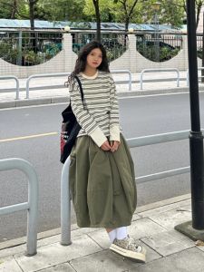 กระโปรงทรงหลวมเอวสูงสไตล์ญี่ปุ่นย้อนยุคแบบแม่เหล็กสำหรับผู้หญิง กระโปรงทรงหลวมสีพื้น กระโปรงทรงหลวมยาวปานกลาง