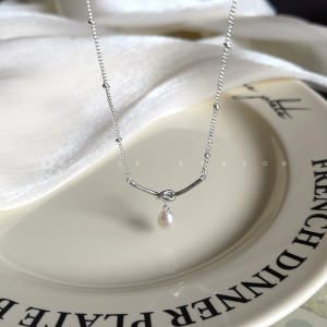 Simple Commuter Freshwater Pearl Smiley Necklace Versatile Girls Clavicle Chain Elegant Minimalist Design Fashion Jewelry