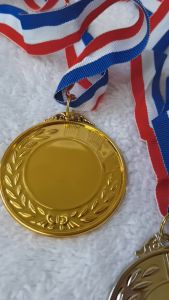 Medali Emas Gold bahan Logam Campuran