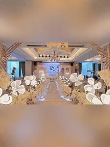 Wedding Props Peony Flower Petals Wedding Road Leads Lace Luminous Wrought Iron Stage Lighting Scene Warm Lighting