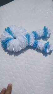 พวงมาลัย พวงมาลัยวันแม่ ทำจากริบบิ้นผ้าใหมซาติน กว้าง13ซม. ยาว22ซม. DIY