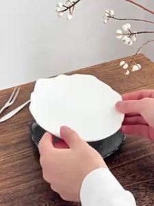 8pcs Wavy Salad Plate (5.51 Inches) - Reusable Plastic Material Suitable for Cold Dishes Cooked Food and Desserts.