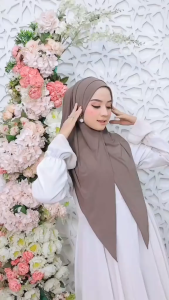 Hijab Lipit Instan Jersey & Hijab Bergo Lipit Kepala: Hijab Berkualitas Tinggi untuk Berbagai Acara