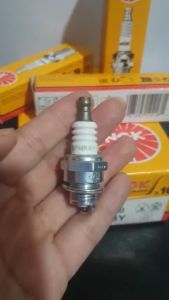 ( BPMR8Y - SIÊU CẤP) BUGI NGK 2 THÌ CHUYÊN DÙNG CHO MÁY CẮT CỎ TJ53/TJ45