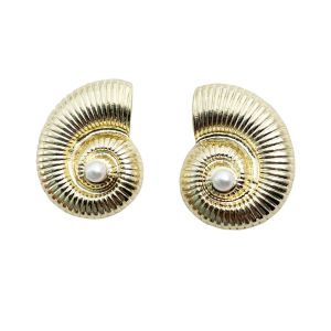 S050 Fashion Bohemian Ethnic Style Vintage Metal Golden Spiral Snail Shell Inlaid With Pearl Conch Earrings for Women Vintage Geometric Stud Earrings