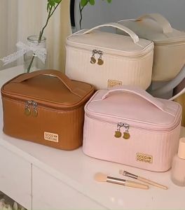 กระเป๋าเครื่องสำอางหนัง PU ความจุขนาดใหญ่ มีช่องเก็บของ สีสวย พกพาสะดวก เหมาะสำหรับการเดินทาง มีไซส์เล็ก/ใหญ่ Meet beauty