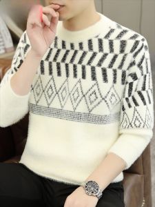 HENGYUANXIANG | เสื้อสเวตเตอร์คอตั้งทรงหลวมสำหรับผู้ชาย ขนกระต่าย ฤดูใบไม้ร่วง/ฤดูหนาว เสื้อถักสไตล์ใหม่ แฟชั่น เสื้อคอกลม เสื้อผ้าผู้ชาย