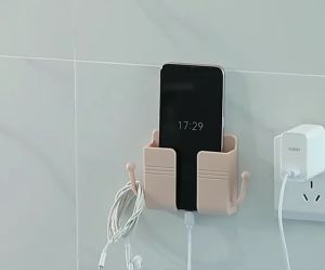 Giá đỡ dán tường để sạc điện thoại remote kèm 2 móc treo đồ tiên lợi combo 3 cái MY HOME DN183