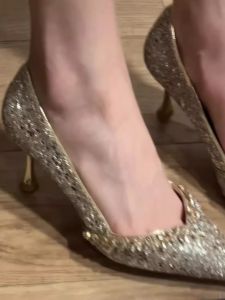 รองเท้าส้นสูงประดับคริสตัลสีสันสดใสสำหรับผู้หญิงในฤดูใบไม้ผลิปี 2025 รองเท้าแตะส้นบางแบบสวมสบาย รองเท้าแตะแบบสวมได้สองทาง รองเท้าแตะแบบสวมสบาย