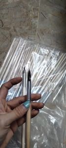 Bút lông sói size 6 chuyên dùng để vẽ keo dát vàng vẽ nhũ hoa văn họa tiết trên các sản phẩm như phào chỉ án thư câu đối hình vẽ uốn lượn rồng bay ...