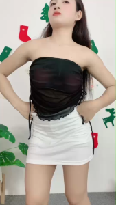 ชุดเซ็ตสาวสวย เสื้อเกาะอกสายผูกเข้ารูปจับคู่กระโปรงขนาดพอดี ผ้านุ่มใส่สบายลุคเฟมินีนและเซ็กซี่ทุกวัน