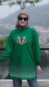 Forever Cloth Kaos Oversize Wanita Bahan Cotton Combed 24 Slit Samping Lengan Panjang Kerut Motif Gradasi Hijau