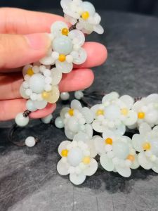 jade flower💯天然翡翠玉石编制手链  3朵玉花🌸 手绳可以调节大小、只有三个随机发⬇️  花宽度: 2.8cm  大约重量: 24-26g