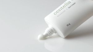 MIXSOON Centella Sun Cream (50g) - Gentle UV Protection Sunblock for Sensitive Skin with SPF50+ PA++++