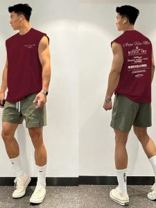 เสื้อกั๊กแขนกุดคอตตอนสไตล์อเมริกันสำหรับผู้ชายในช่วงฤดูร้อน ทรงหลวม ระบายอากาศได้ดี แฟชั่นสปอร์ตแบบลำลอง เสื้อตัวบนแบบสวมหัว