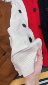 YIYI SHOP เสื้อคลุมคาร์ดิแกน เสื้อไหมพรม ผ้านิ่ม ทรงหลวม แต่งกระดุมสีดำ สไตส์เกาหลี