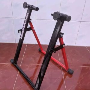 Standar paddock sepeda universal bisa dinaiki dan bisa dilipat