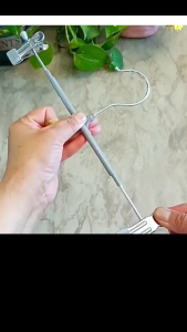 ไม้แขวนเสื้อ ผ้าสเเตนเลส ไม้เเขวนหนีบผ้า หนีบกางเกง กระโปรง มี 5 สี 1 แพ็ค / 10 ชิ้น ตะขอหมุนได้ 360 ํ พร้อมส่ง