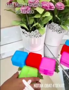 Kotak Penyimpanan Obat - Travel Medicine