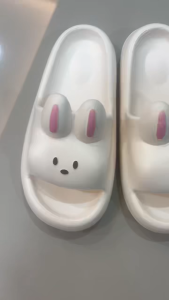 รองเท้าแตะรูปกระต่ายน่ารักสำหรับผู้หญิง รุ่นใหม่ปี 2025 ป้องกันกลิ่น ไม่ลื่นไถล รองเท้าแตะในบ้านสำหรับผู้ปกครอง-ลูก เพื่