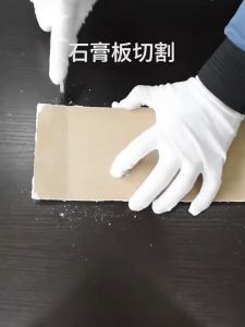 คัตเตอร์ มีดพับเอนกประสงค์ มีดคัตเตอร์พับเก็บได้ แถมฟรีใบมีดสำรอง 5 ใบ มีที่เก็บใบมีด