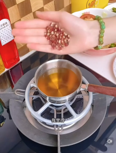 Stainless Steel Mini Butter Melting Pot with Wooden Handle - Perfect for Hot Oil & Milk Kitchen Essential