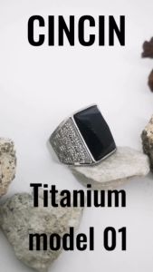 Cincin Pria Titanium Anti Karat Batu Permata Hitam Merah