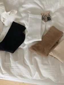 Tất Cotton Dài Đến Bắp Chân Cho Cặp Đôi Mùa Thu Đông Phong Cách Đơn Giản Màu Trơn Thể Thao Tất Dày Thấm Hút Mồ Hôi