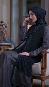 Nibras Xyla Scarves Jilbab Segiempat 115cm Bahan Voal Miracle Purple Emerald Motif Etnik TERBARU