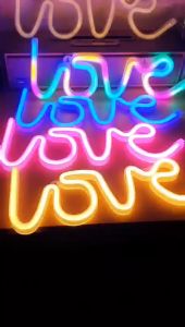 Đèn neon chữ love trang trí cắm cổng USB