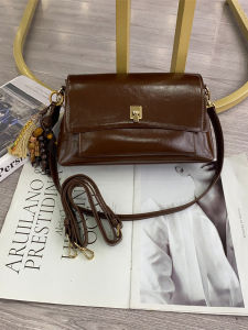 Fashionable Oil Wax Leather Square Bag Simple Lock Buckle Armpit Shoulder Bag Casual Crossbody Bag for Women