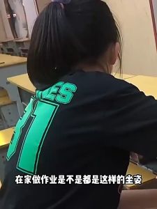 เสื้อพยุงหลัง รูปแบบแจ้งเตือนด้วยการสั่น เสื้อหลังตรงที่พยุงหลัง ที่รัดหลัง สายรัดหลังค่อม สายรัดพยุงหลัง 3000