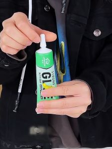 กาวทารองเท้า-60ml กาวยาง 100% ไม่ทำร้ายรองเท้า ซ่อมบางเพื่อได้กาวซ่อม ซ่อมรองเท้าทุกชนิด กาวรองเท้า กาวติดรองเท้า 100% แบบกันน้ำ ราคาที่โปรดคุณต้องการ