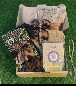 HAMPERS MUKENA KHADIJAH ALQURAN KADO PERLENGKAPAN SHOLAT HAMPERS MUKENA HAJI UMROH HADIAH KADO PERNIKAHAN CEWEK SATU SET LENGKAP